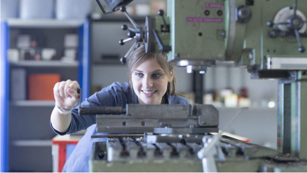 讓機械零件加工“工匠”有尊嚴有待遇有發(fā)展